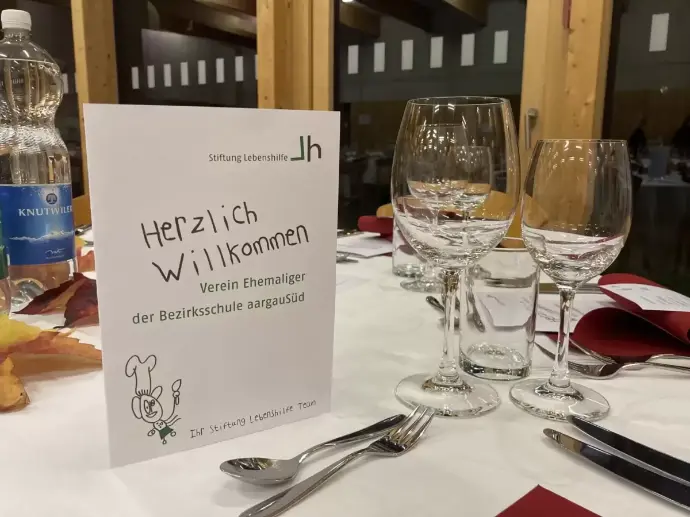 GV Tisch gedeckt